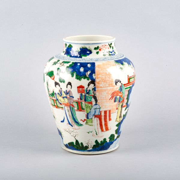 A CHINESE PORCELAIN WUCAI VASE