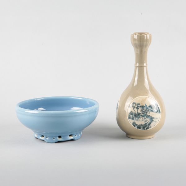 A CHINESE PORCELAIN LAVENDER GLAZED BOWL