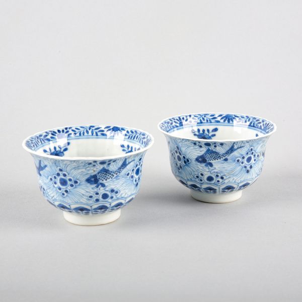 A PAIR OF CHINESE PORCELAIN BLUE AND WHITE TEA BOWLS