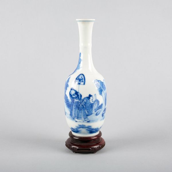 A CHINESE PORCELAIN BLUE AND WHITE BOTTLE VASE