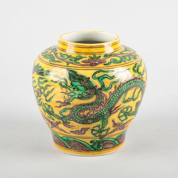 A CHINESE PORCELAIN FAMILLE VERTE VASE