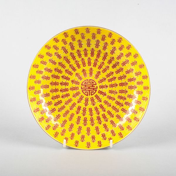 A CHINESE PORCELAIN FAMILLE ROSE BOWL