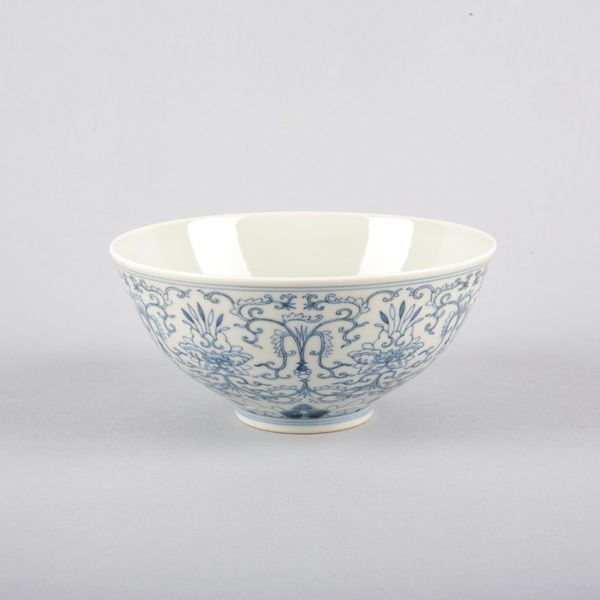 A CHINESE PORCELAIN BLUE AND WHITE BOWL