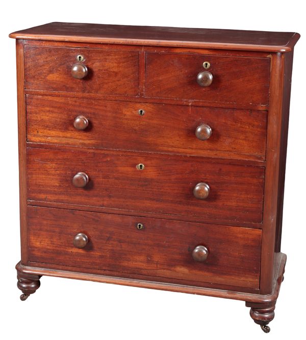 A VICTORIAN CHEST OF DRAWERS