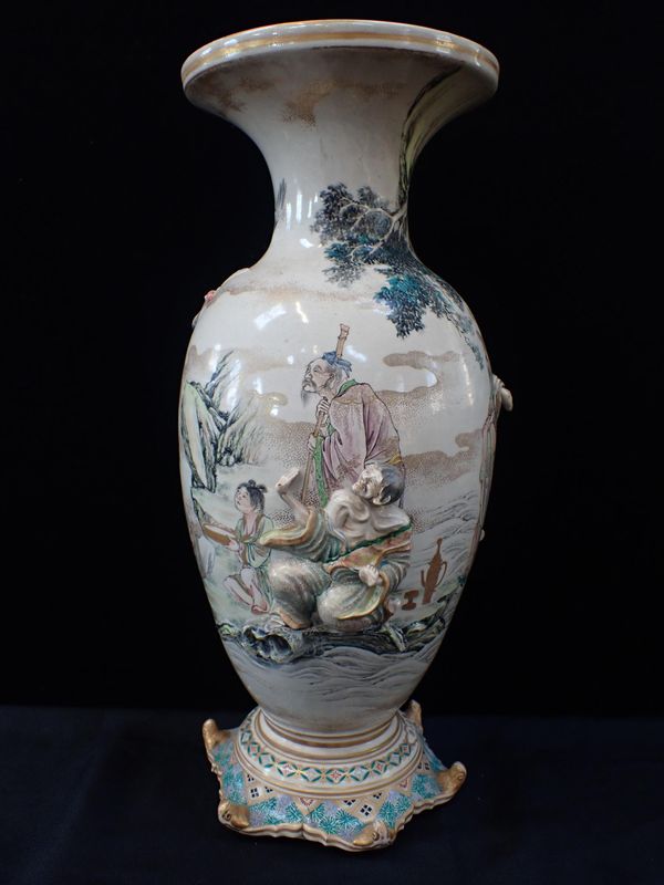 A LARGE JAPANESE SATSUMA VASE