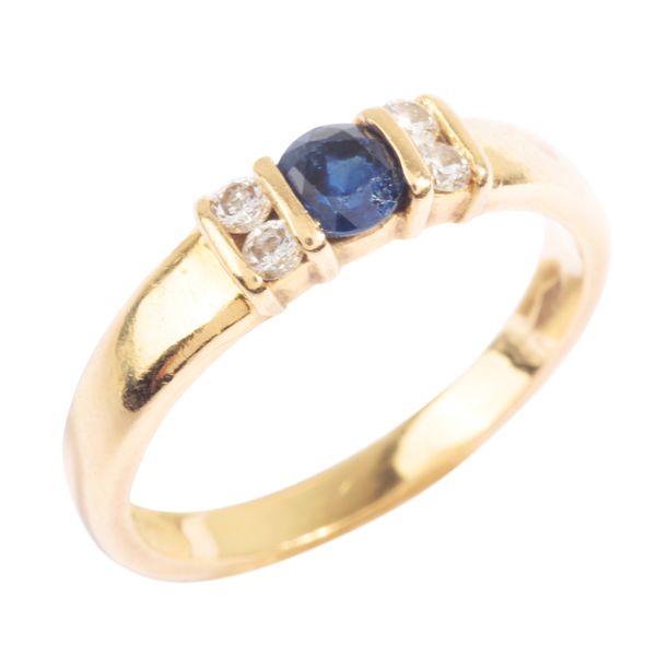 A SAPPHIRE AND DIAMOND RING