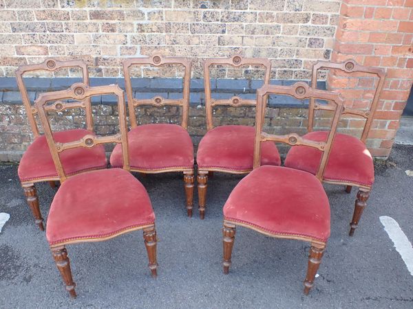 A  SET OF SIX VICTORIAN OAK DINING CHAIRS