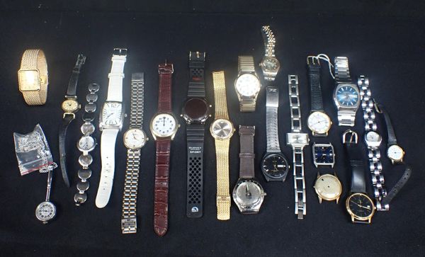 A QUANTITY OF VARIOUS GENTLEMEN'S WATCHES