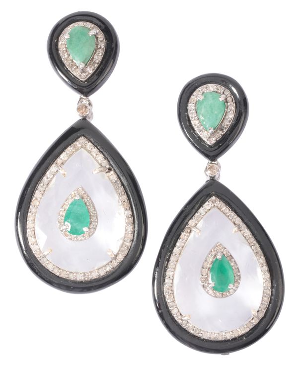 A PAIR OF EMERALD, ROCK CRYSTAL AND DIAMOND DROP EARRINGS