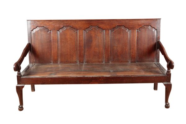 AN ENGLISH OAK SETTLE