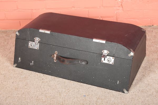 A VINTAGE CAR TRAVELLING TRUNK