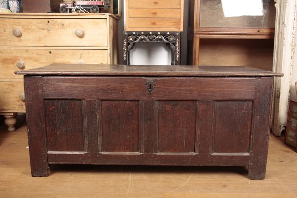 A LATE 17TH/EARLY 18TH CENTURY PANELLED OAK COFFER