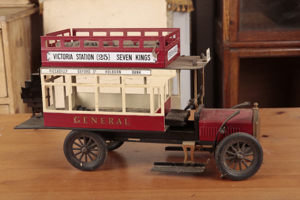 A TINPLATE MODEL ‘GENERAL’ LONDON OMNIBUS