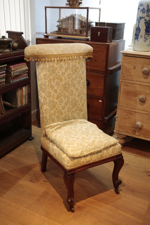 A VICTORIAN ROSEWOOD NURSING CHAIR