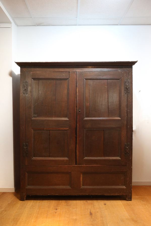 AN EARLY 18TH CENTURY PANELLED OAK ‘HOUSEKEEPER’S’ CUPBOARD