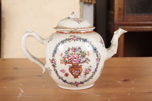 A CHINESE EXPORT PORCELAIN SPHERICAL TEAPOT AND COVER