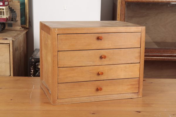 AN IONA CAST STERLING SILVER CADDY SPOON