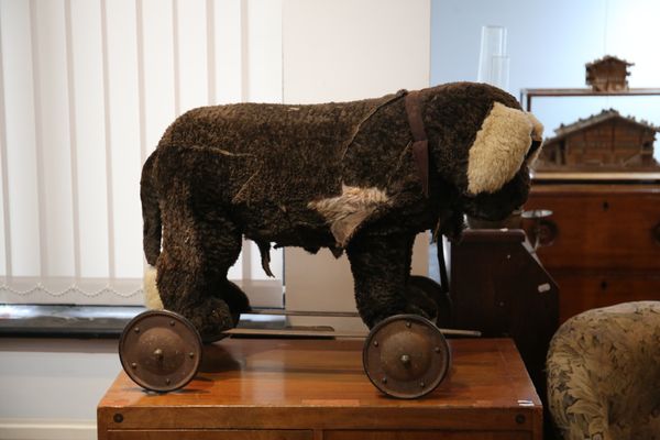 A CHILD’S VINTAGE PULL ALONG DOG TOY