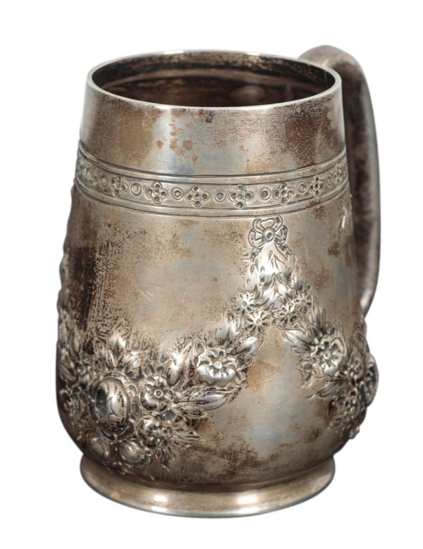 A VICTORIAN SILVER TANKARD