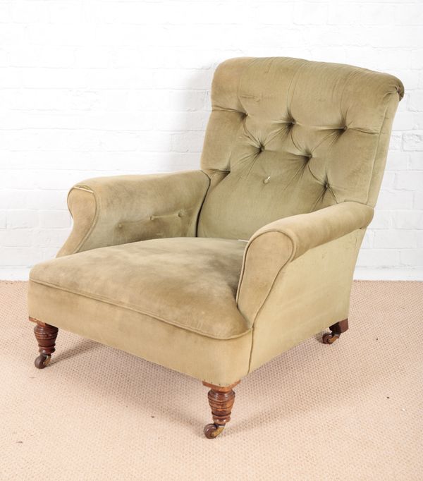 A LATE VICTORIAN ‘COUNTRY HOUSE’ ARMCHAIR