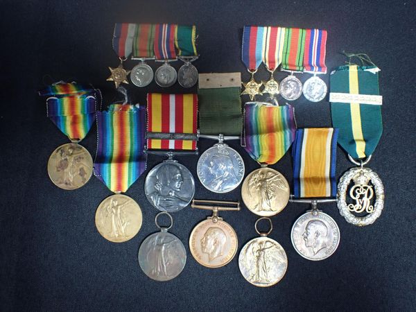 A COLLECTION OF ASSORTED MEDALS: