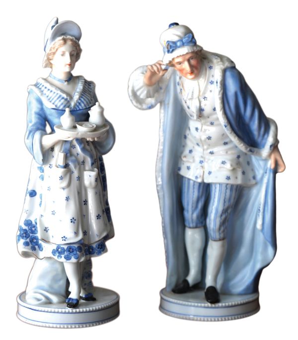 A PAIR OF CONTINENTAL PORCELAIN CABINET FIGURES