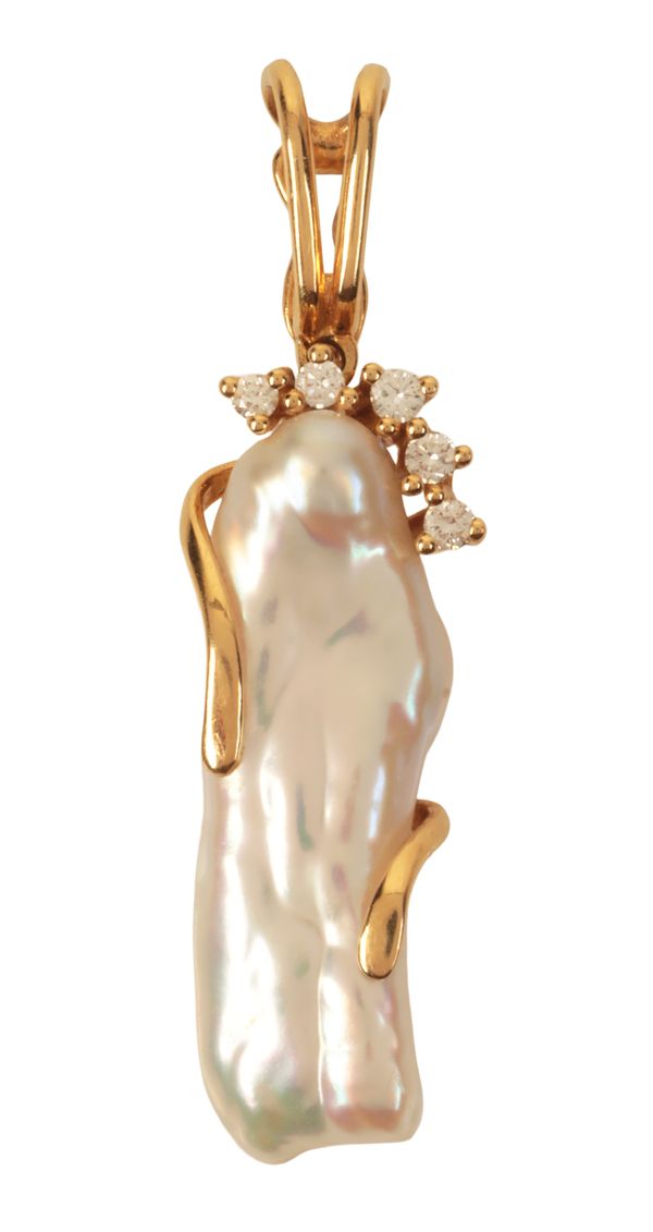 A STYLISED RIVER PEARL AND DIAMOND PENDANT