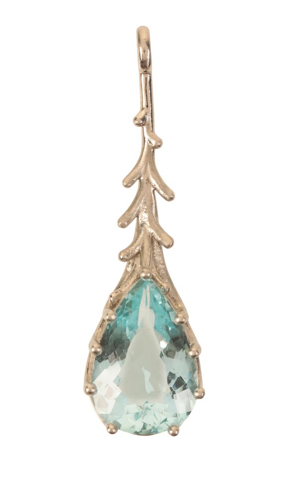 AN AQUAMARINE PENDANT