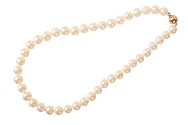 A SINGLE ROW PEARL NECKLACE