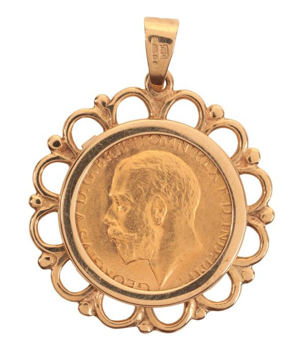 A 1914 GEORGE V GOLD HALF SOVEREIGN PENDANT