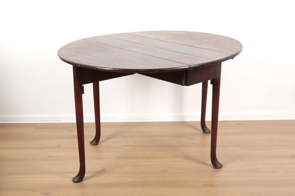 A GEORGE II MAHOGANY SUPPER TABLE