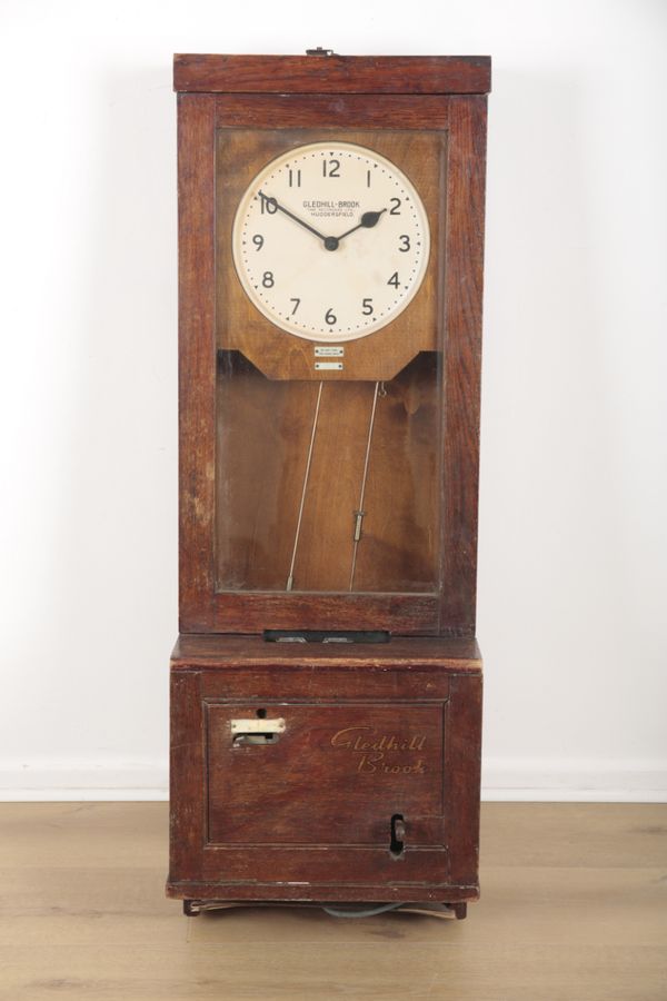 AN OAK CASED 'GLEDHILL BROOK TIME RECORDERS LTD., HUDDERSFIELD' CLOCKING IN MACHINE