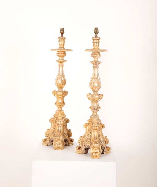 A PAIR OF GILTWOOD TABLE LAMPS