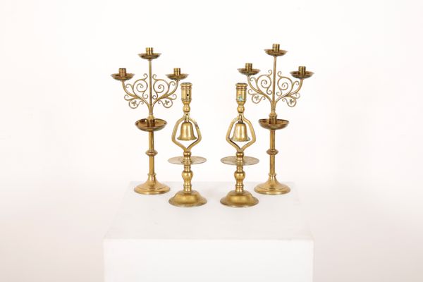 A PAIR OF BRASS TAVERN CANDLESTICKS