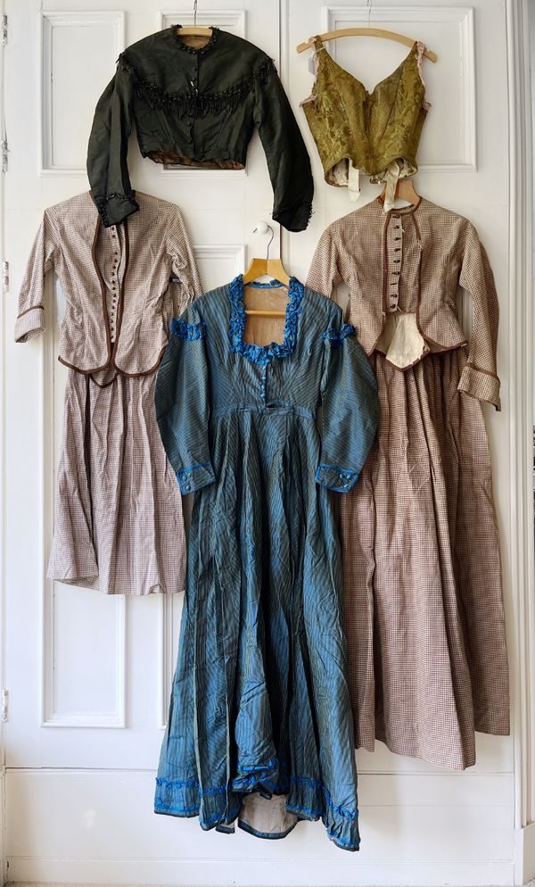 A VICTORIAN SILK DAY DRESS