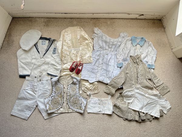 A LARGE QUANTITY OF CHILDREN'S AND INFANT CLOTHING