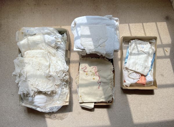 A LARGE QUANTITY OF LACE AND LINEN