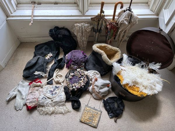 A LARGE QUANTITY OF WOMENS ACCESSORIES