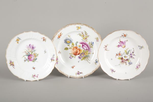 TWO EARLY 20TH CENTURY MEISSEN PORCELAIN CABINET PLATES