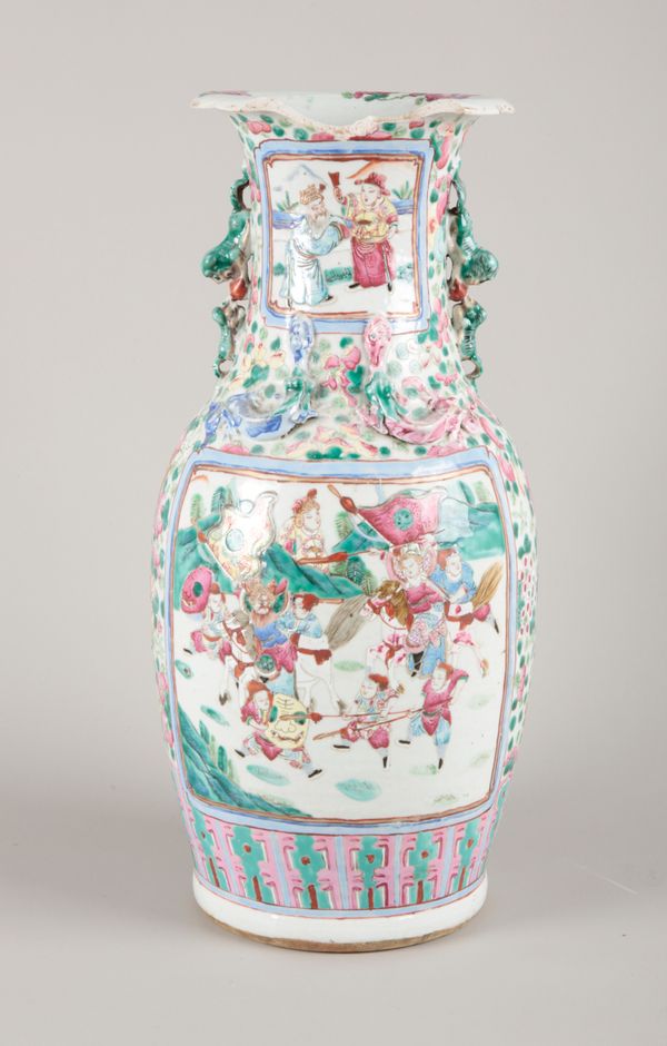 A CHINESE FAMILLE VERTE PORCELAIN VASE