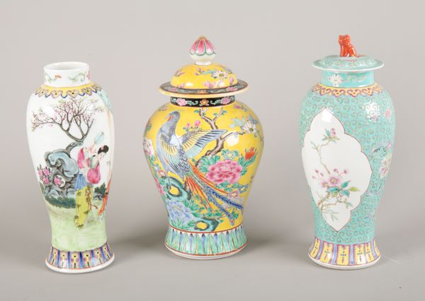 A CHINESE PORCELAIN VASE