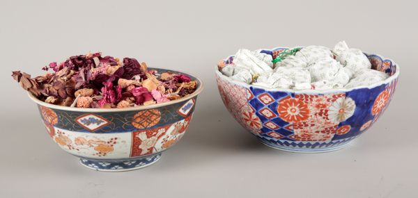 A JAPANESE IMARI BOWL