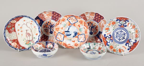 A GROUP OF SEVEN JAPANESE PORCELAIN IMARI DISHES