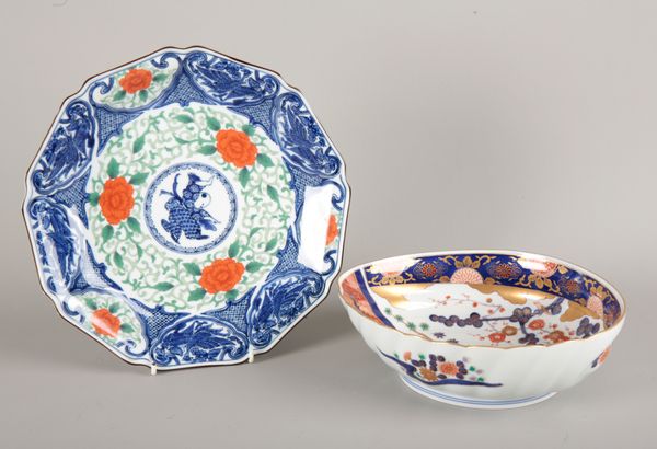 A JAPANESE PORCELAIN IMARI CHARGER