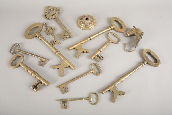 A COLLECTION OF TEN BRASS KEYS