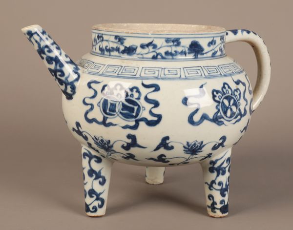 A CHINESE PORCELAIN BLUE AND WHITE KETTLE OR HE