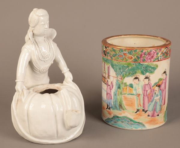 A CHINESE PORCELAIN FAMILLE ROSE BRUSH POT