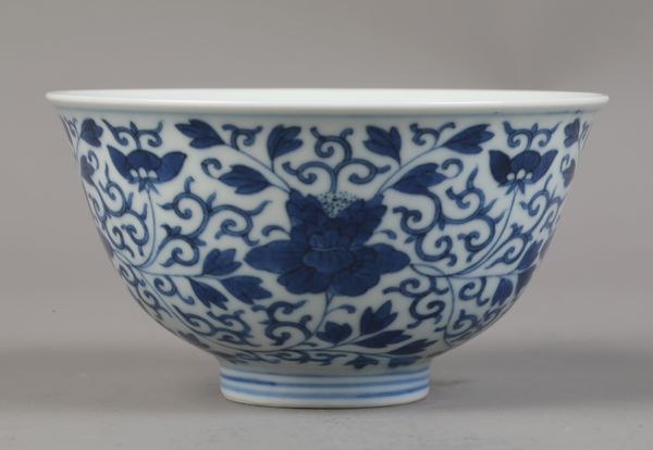 A CHINESE PORCELAIN BLUE AND WHITE BOWL