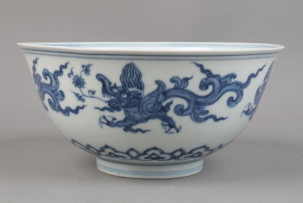 A CHINESE PORCELAIN BLUE AND WHITE DRAGON BOWL