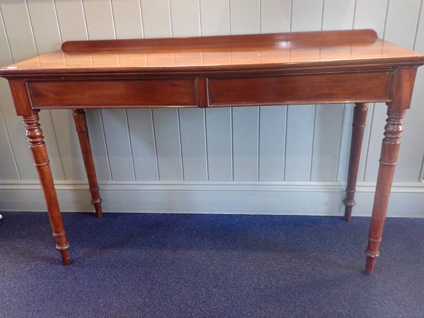 A WILLIAM IV MAHOGANY SIDE TABLE